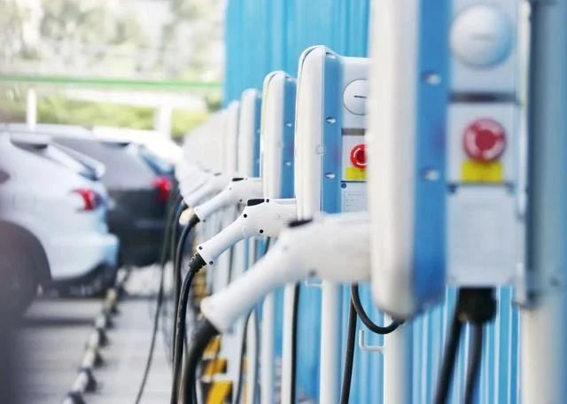 <b>布局充電樁散熱風(fēng)扇多年,三巨電機(jī)助力新能源汽車充電樁建設(shè)</b>